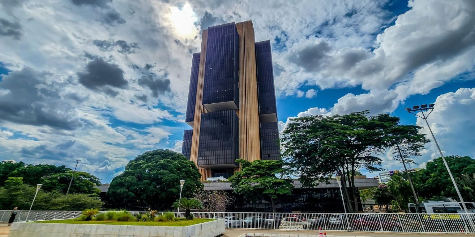 Bancos transferem R$ 5,7 bi de valores esquecidos para o Desenrola 20231025 144352