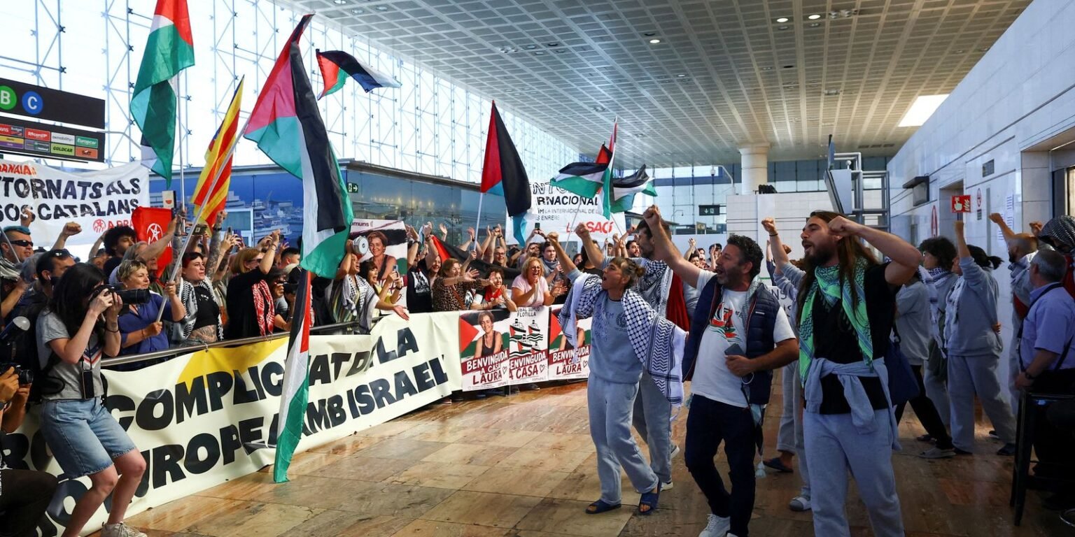 Manifestantes condenam tratamento policial a ativistas da flotilha 2026 05 23t164716z 469228265 rc2zelarstl8 rtrmadp 3 israel palestinians gaza flotilla barcelona