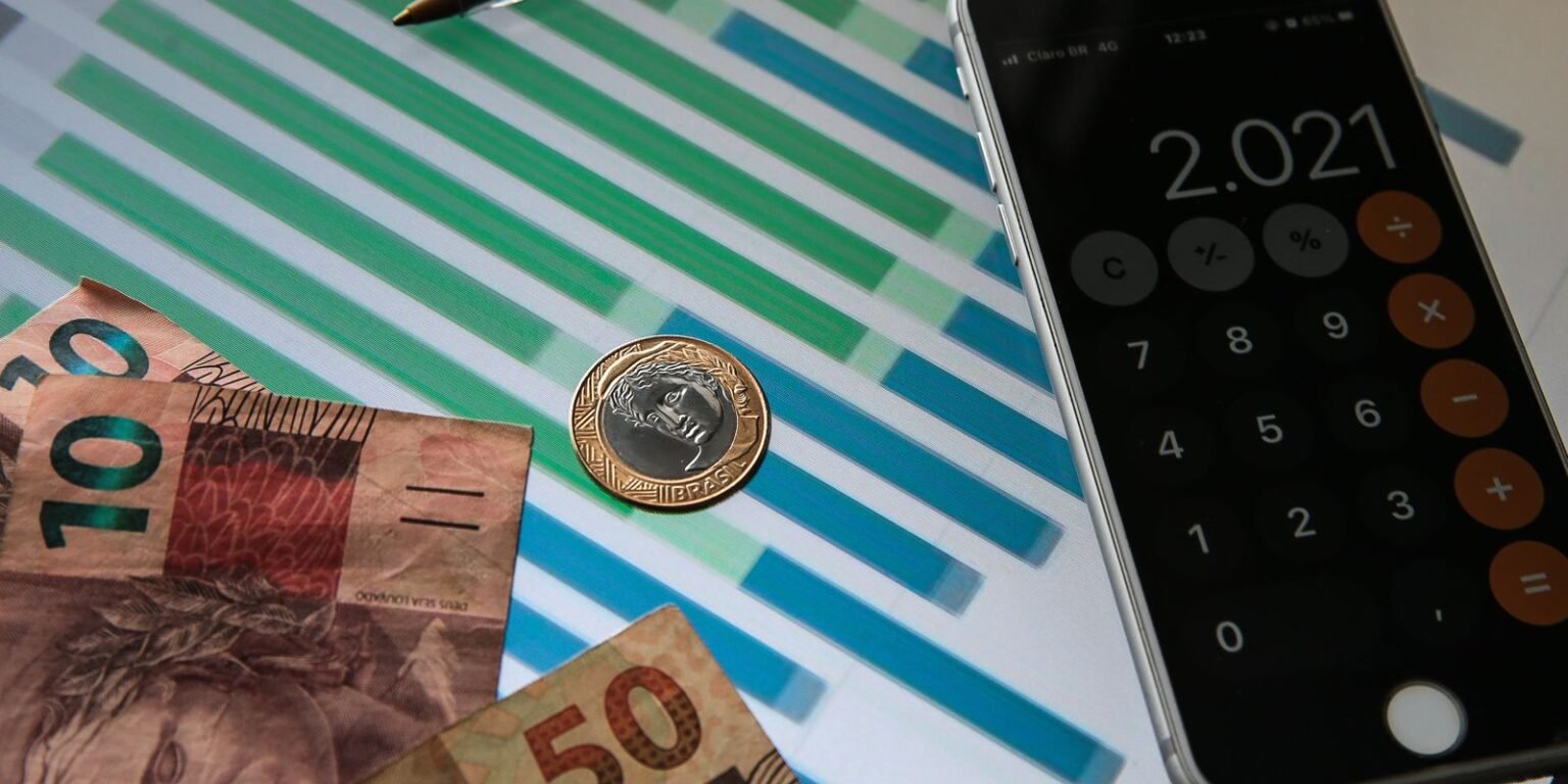 Contas públicas têm superávit primário de R$ 24,6 bilhões em abril Contas públicas têm superávit primário de R$ 24,6 bilhões em abril
