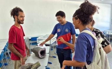 Colégio estadual recebe exposição itinerante do Museu Geológico da Bahia Foto20Edilson20AraC3BAjo20E2809320Ascom20SEC2028429