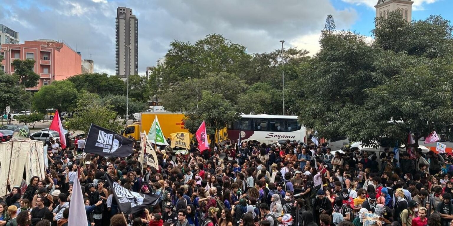 Em ato na capital paulista, estudantes criticam políticas educacionais ato da usp