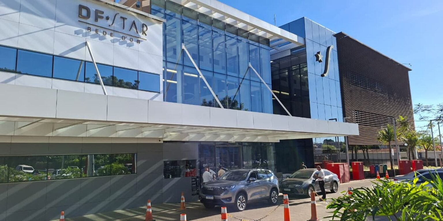 bolsonaro e internado para cirurgia no ombro em hospital de brasilia01