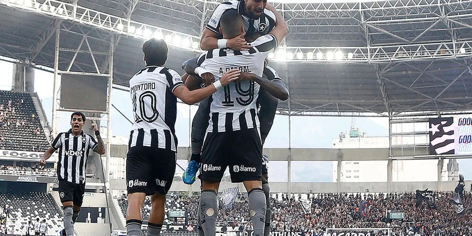 Botafogo vence Corinthians pelo Brasileirão com três de Arthur Cabral botacor