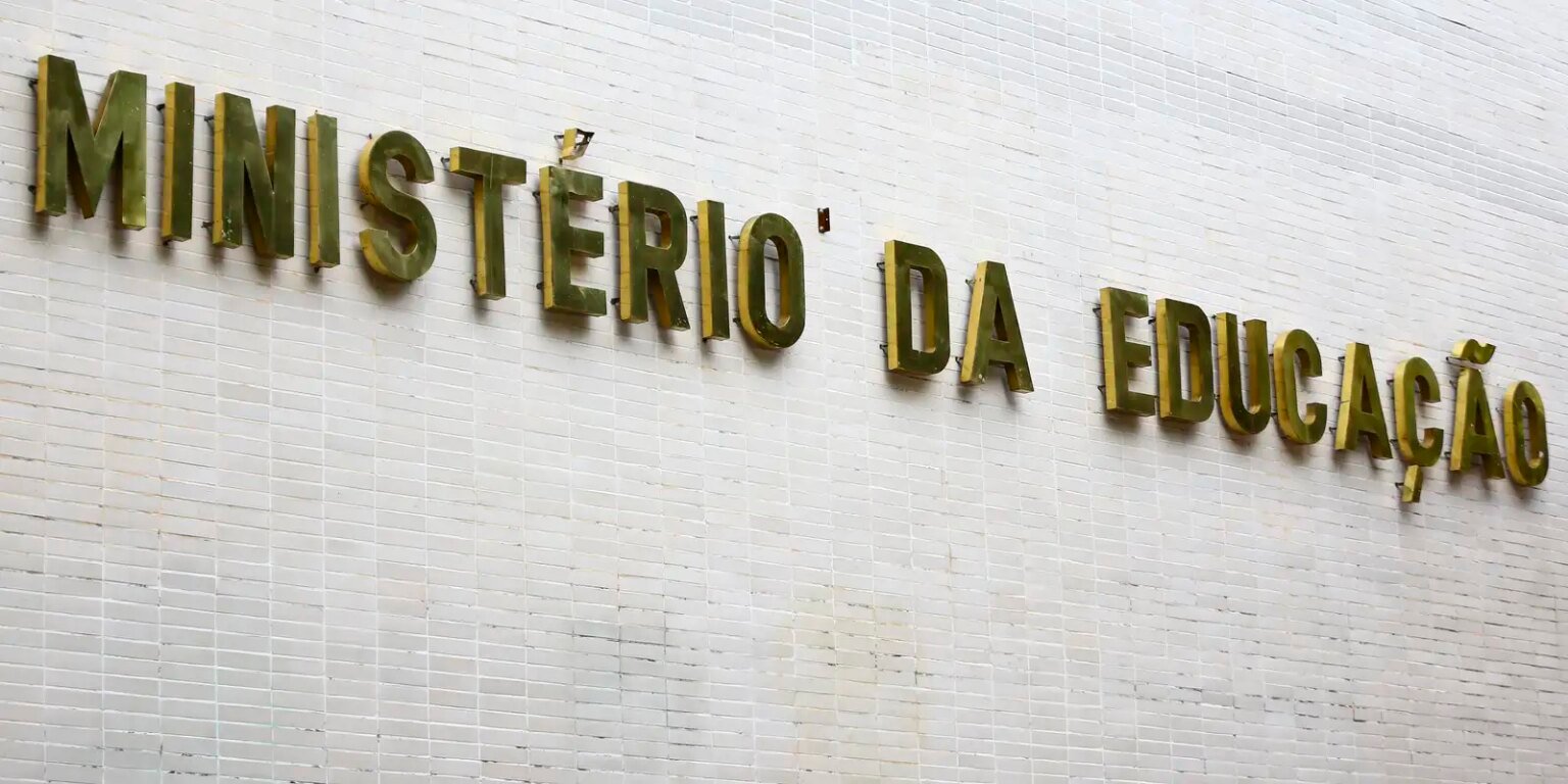 Formação de professores a distância mostra desempenho 53,1% inferior fachada ministerio mcamgo abr 100420231818 32