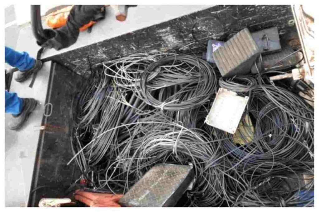 operadoras irregulares sao a principal causa do emaranhado de fios registrados nas cidades e causam transtornos para a populacao 3250852 article Easy Resize.com
