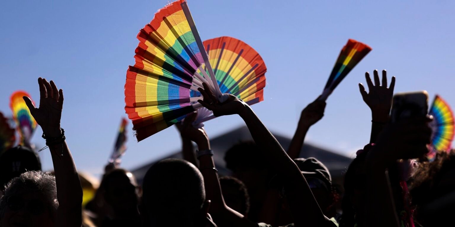 parada gay 2mc abr 06072025 13