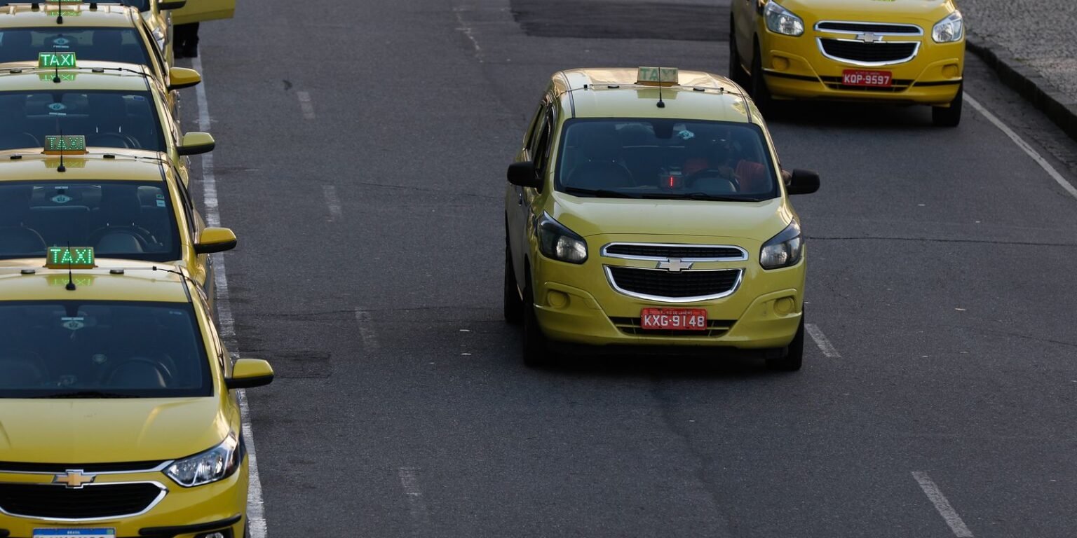 CMN regulamenta nova linha para motoristas de aplicativos e taxistas taxi rj ffraz 05072110180