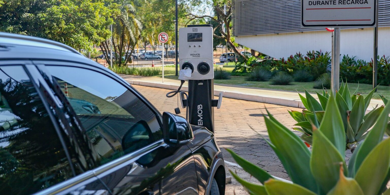 Governo mantém elevação de tarifas a carro elétrico e renova cota zero 124a8375 0
