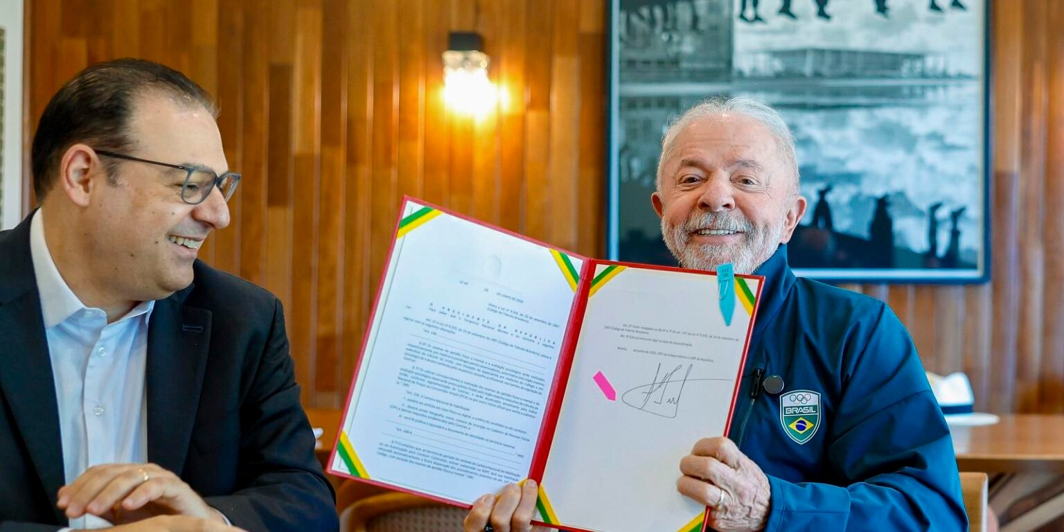 Lula sanciona lei que garante renovação automática da CNH 55315905011 7b5eed7a68 o