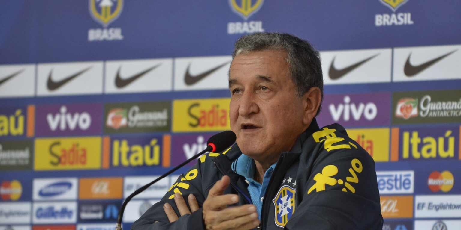 Técnico do tetra, Parreira apresenta melhora, mas permanece na UTI 916163 parreira coletiva copa202014