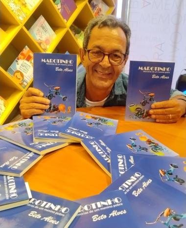 Bibliotecas estaduais e Sala Mestres e Mestras da Palavra impulsionam lançamentos de escritores independentes na Bahia Autor20Beto20Alves
