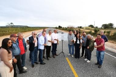 Em Vitória da Conquista, Jerônimo Rodrigues entrega e autoriza mais de R$ 600 milhões em investimentos para Sudoeste baiano Foto20RaC3AD20VitorGOVBA