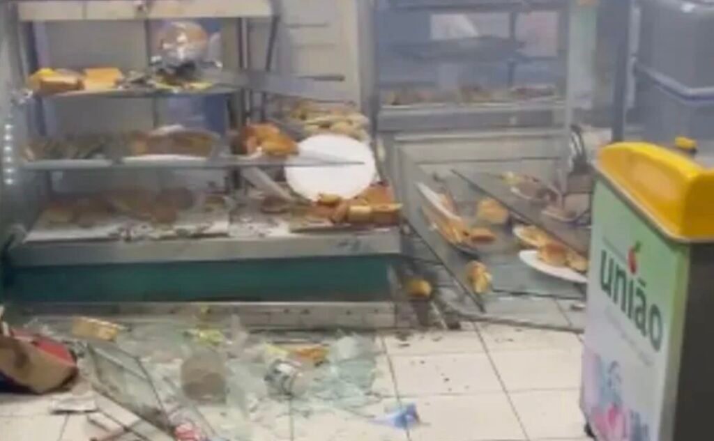 “BOMBA DE PRESENTE” EXPLODE NAS MÃOS DE MULHER DENTRO DE COMÉRCIO EM SALVADOR IMG 1338