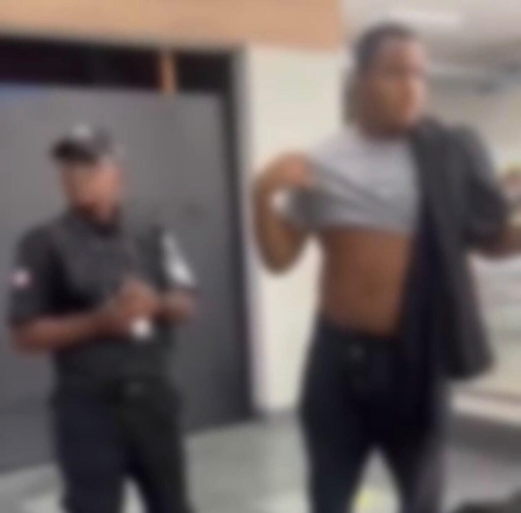 VÍDEO: Homem é detido após ser flagrado ejaculando em adolescente dentro de metrô em Salvador IMG 20260611 151121 850