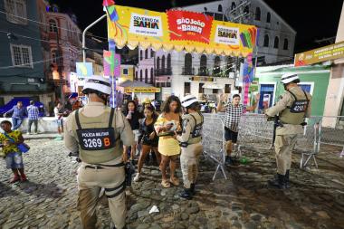 Ações para segurança e acolhimento ao turista ganham reforço no São João da Bahia do Centro Histórico de Salvador Policiamento20no20PelC3B4.20Foto20Amanda20ErcC3ADliaGOVBA2028129