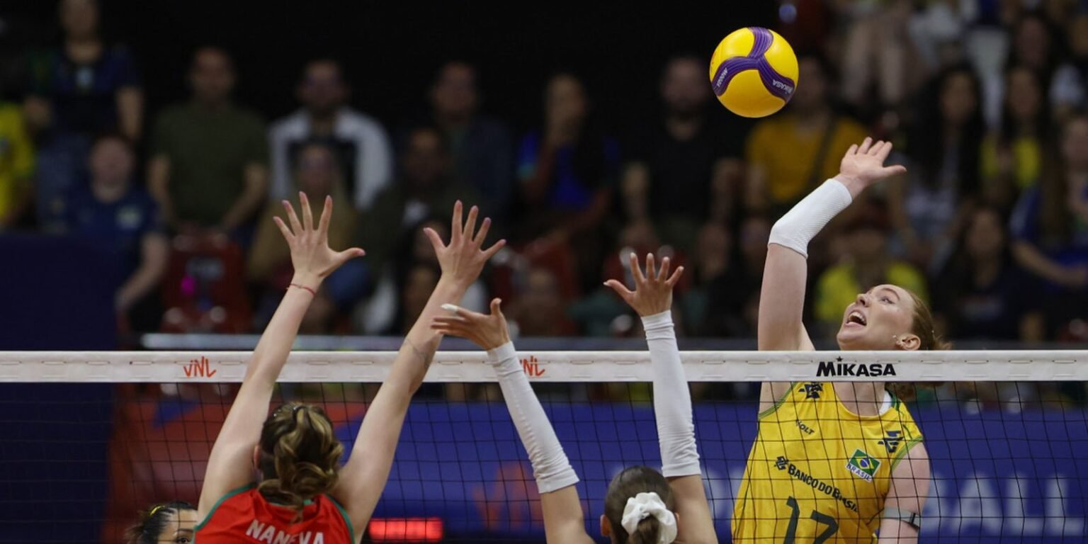 Invicto, Brasil enfrenta campeãs olímpicas na Liga das Nações de Vôlei brasil bulgaria1
