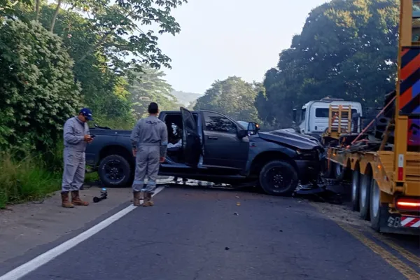 Três pessoas morrem em grave acidente entre caminhonete e carreta na BR-110 d9aba2f0 7484 4547 9499 897121e993be