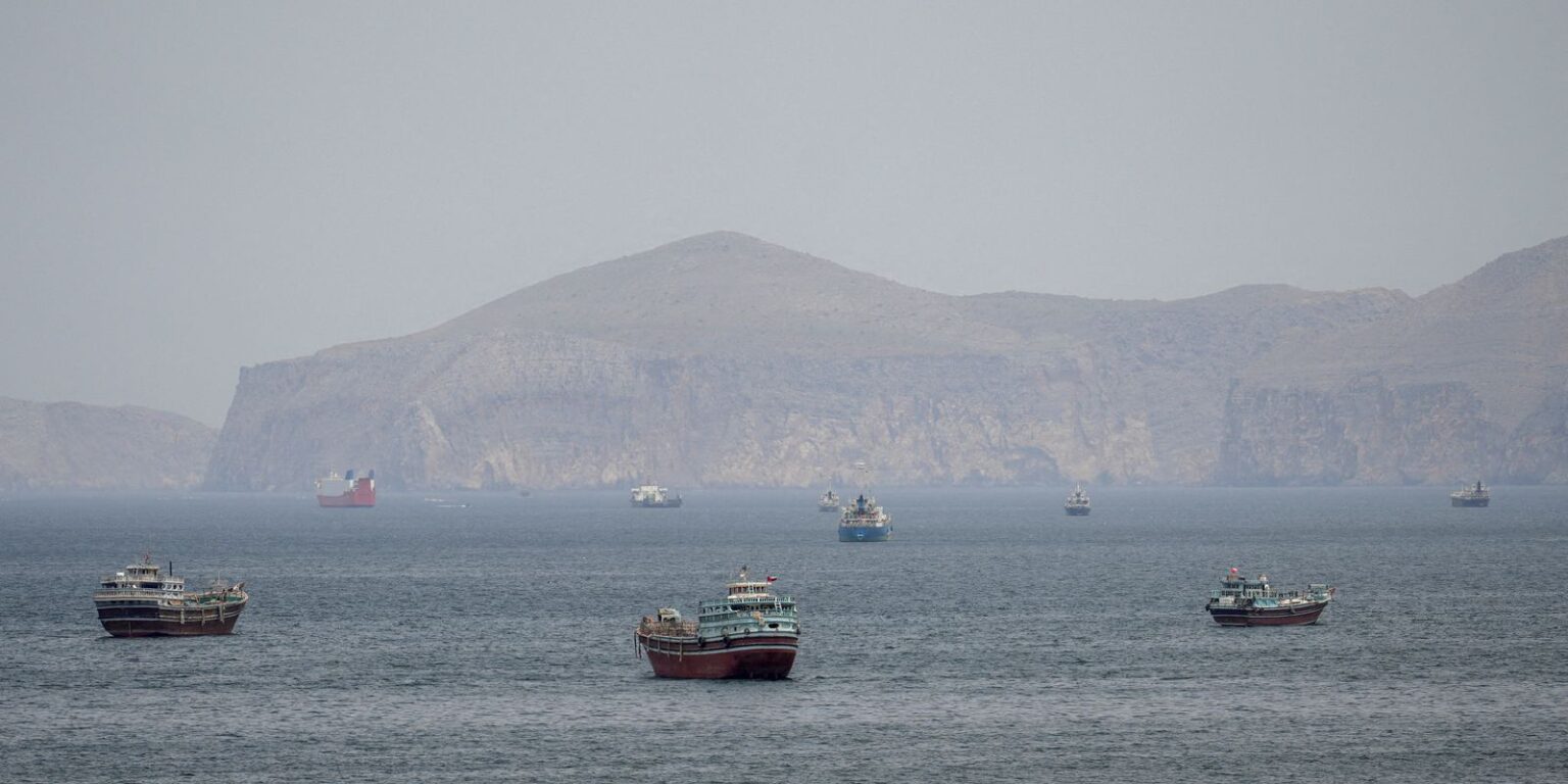 Navios já navegam pelo Estreito de Ormuz sob plano de retirada da ONU estreito de ormuz03