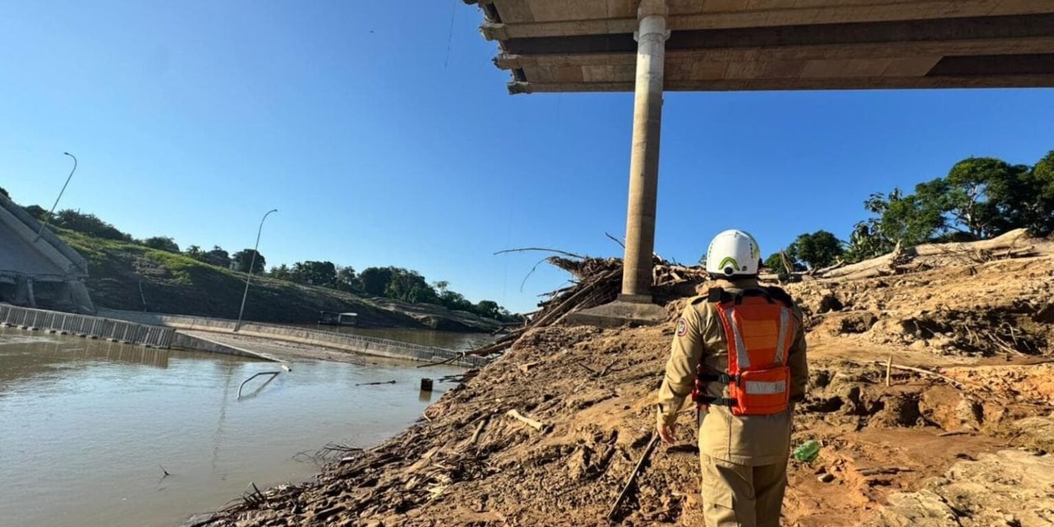 Ponte de R$ 36 milhões desaba e deixa quatro feridos no Acre foto 11