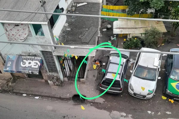 Homem é encontrado morto com marcas de tiros em Tancredo Neves, em Salvador homem e encontrado morto na rua tancredo neves em salvador.png