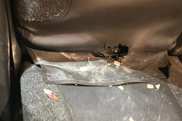 Homens são presos após atacar viatura e entrar em confronto com policiais durante paredão no Curuzu interior da viatura foi atingido 3305118 article