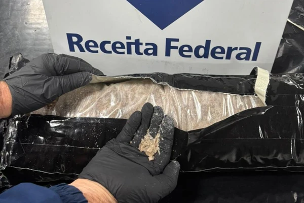 Mulher é presa com carga de ecstasy avaliada em mais de R$ 3 milhões no Aeroporto de Salvador mulher e presa com carga de ecstasy avaliada em mais de r 3 milhoes em salvador 3309291 article
