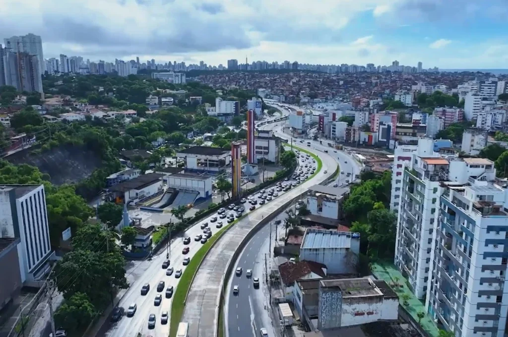 OBRAS NO RIO VERMELHO VÃO INTERDITAR AVENIDA E ALTERAR LINHAS DE ÔNIBUS NESTA QUINTA(11) obra na av juracy magalhaes jr 3300607 article