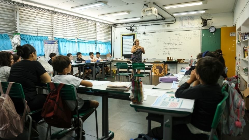 NOVO PISO DE PROFESSORES SOBE PARA R$ 5.130,63 APÓS SANÇÃO DE LULA piso professores 2026