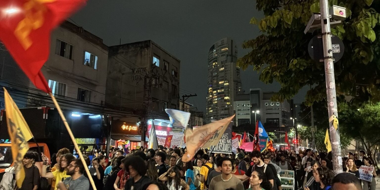 Estudantes protestam contra cortes nas universidades de SP protesto alunos da usp 2.jpg guilherme