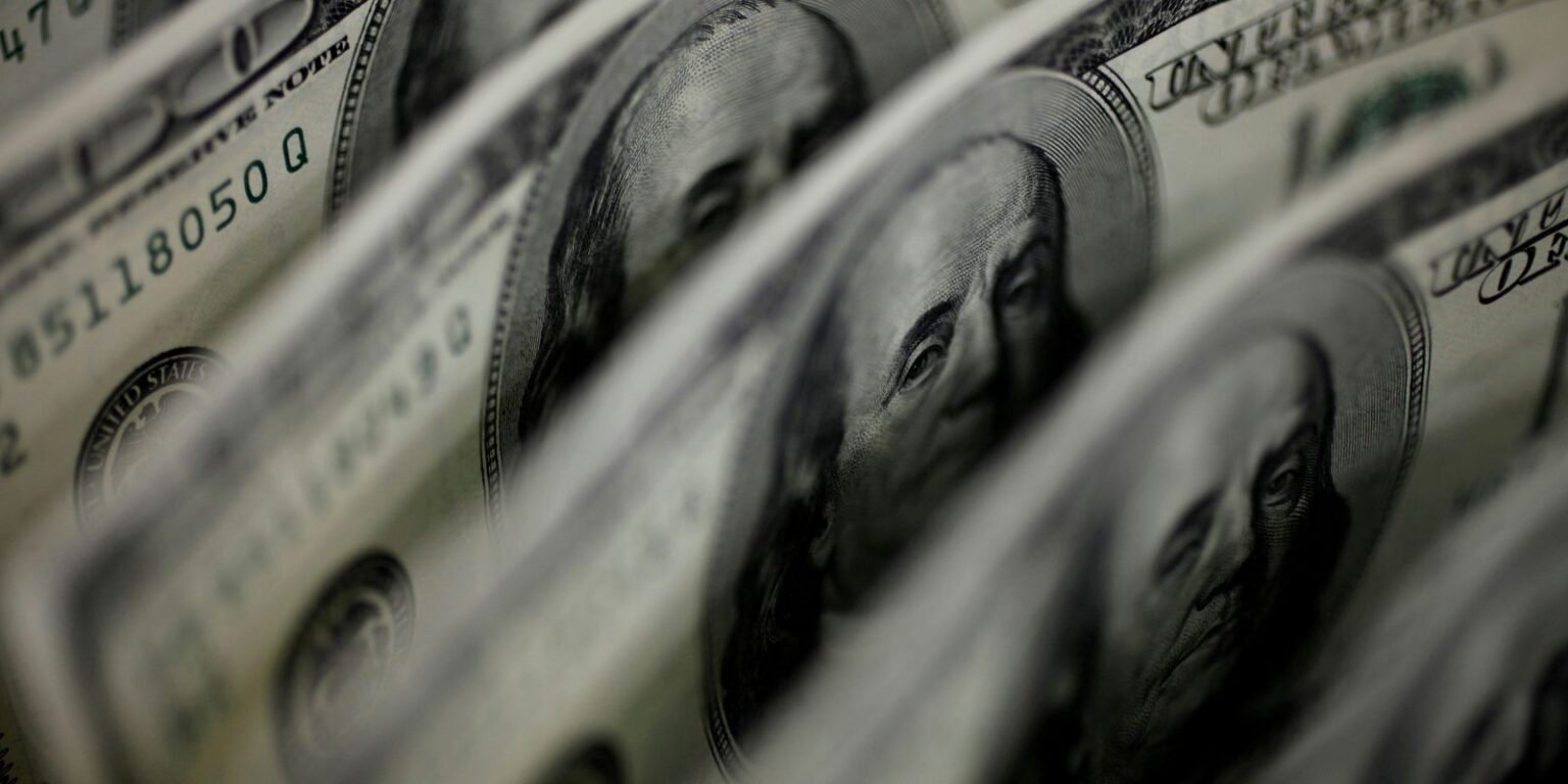 Dólar sobe para R$ 5,11, e bolsa fica estável, apesar de tensão global 2021 10 06t120841z 1 lynxmpeh950lf rtroptp 4 dolar abre