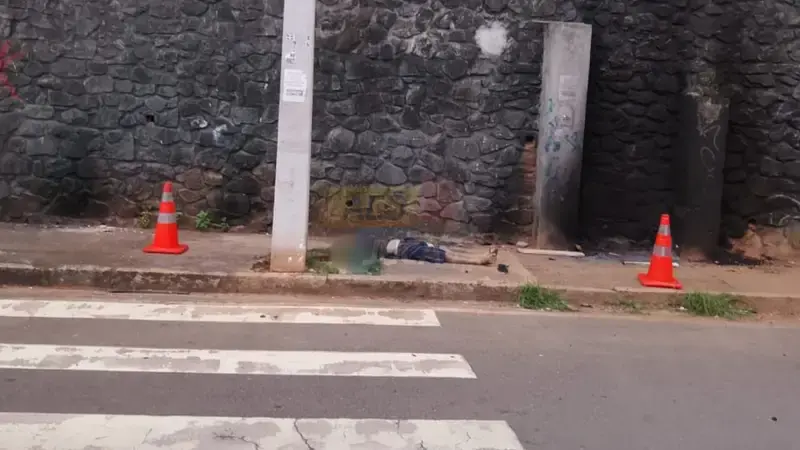 Homem é encontrado morto a tiros em via pública no Barbalho, em Salvador 42495e1a 5f96 409f 826e 6d32c226ff1d