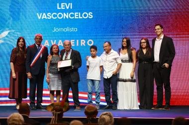 Comenda da Ordem 2 de Julho reconhece personalidades e instituições que fortalecem a liberdade, a democracia e a soberania nacional Foto20JoC3A120SouzaGOVBA2028729