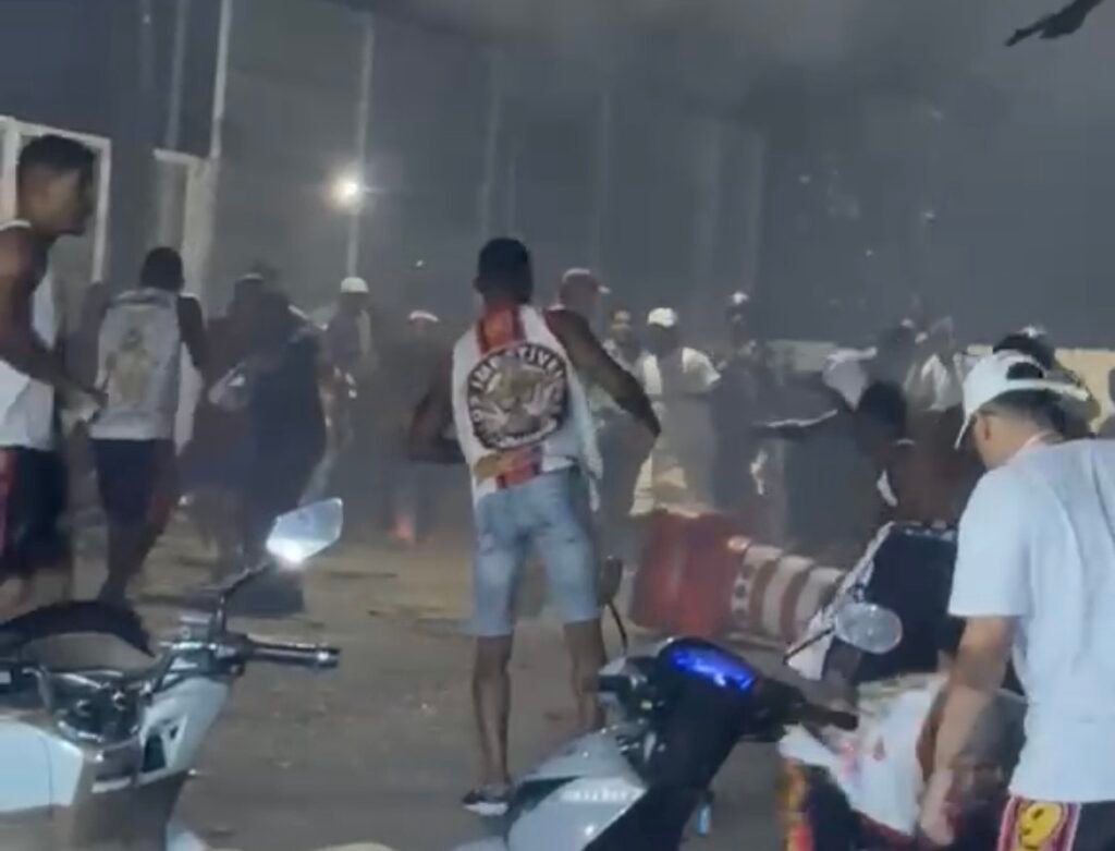 Guerra entre Bamor e Imbatíveis causa pânico em Jardim Cajazeiras IMG 2232