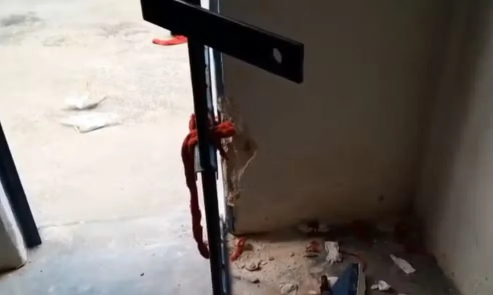 Homem quebra cinco cadeados e foge de delegacia no interior da Bahia auto upload 3337784