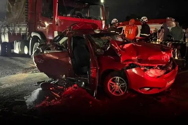 Engavetamento entre cinco veículos deixa um morto na BR-116 blogdomarcelo acidente conquista.jpeg
