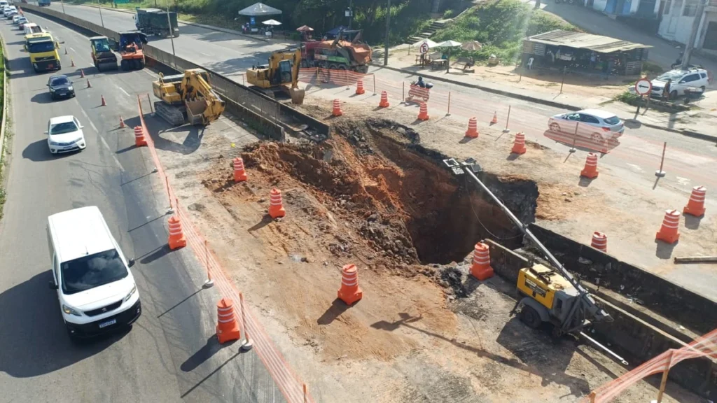 BR-324 volta a ser interditada após novo problema no trecho da cratera br 324 interditada veja como esta situacao da rodovia nesta sexta feira 10 na bahia 3334413 article