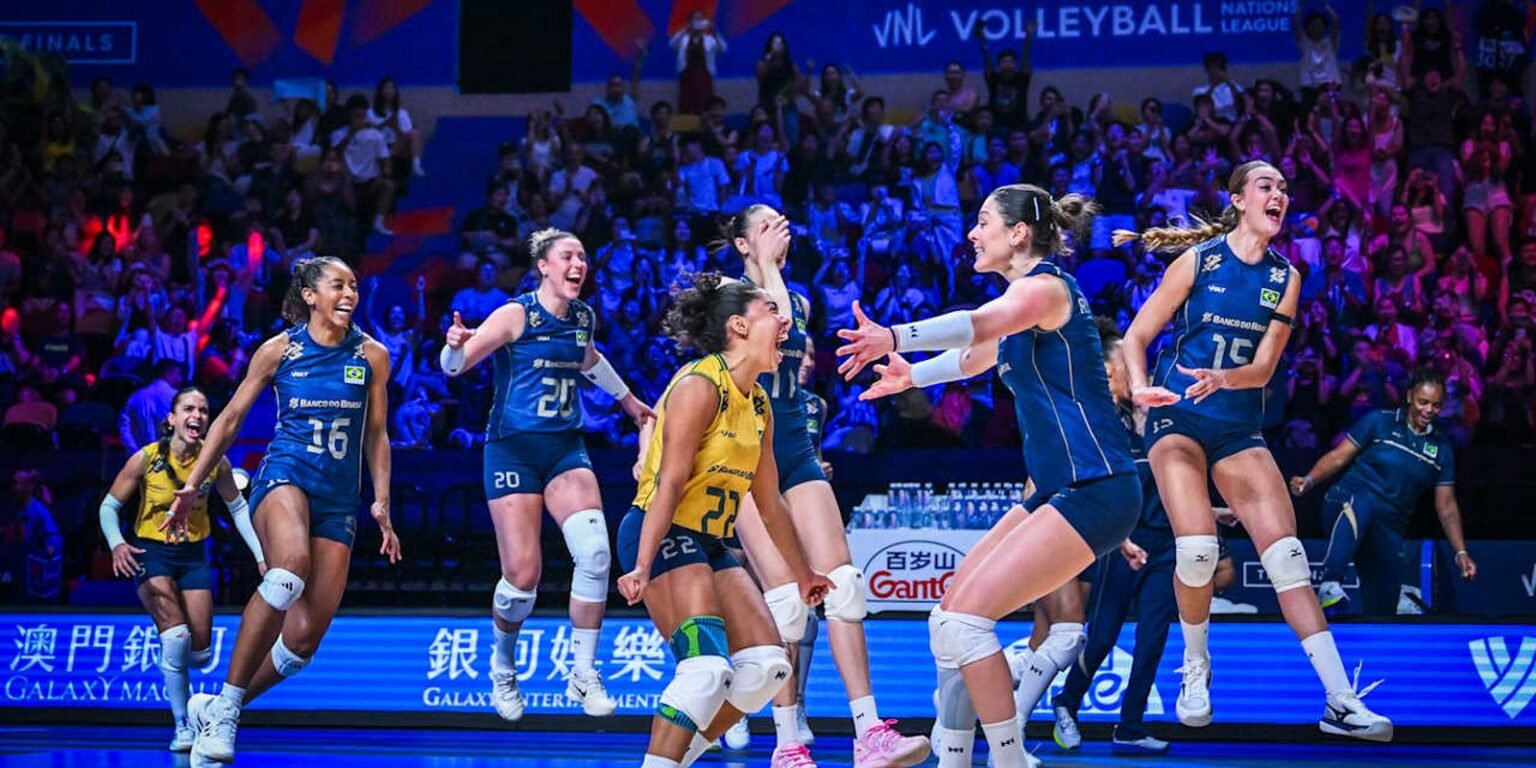 Brasil bate favorita Itália e terá Turquia na final da Liga das Nações brasil 3 x 2 italia liga das nacoes fem 2026 volei