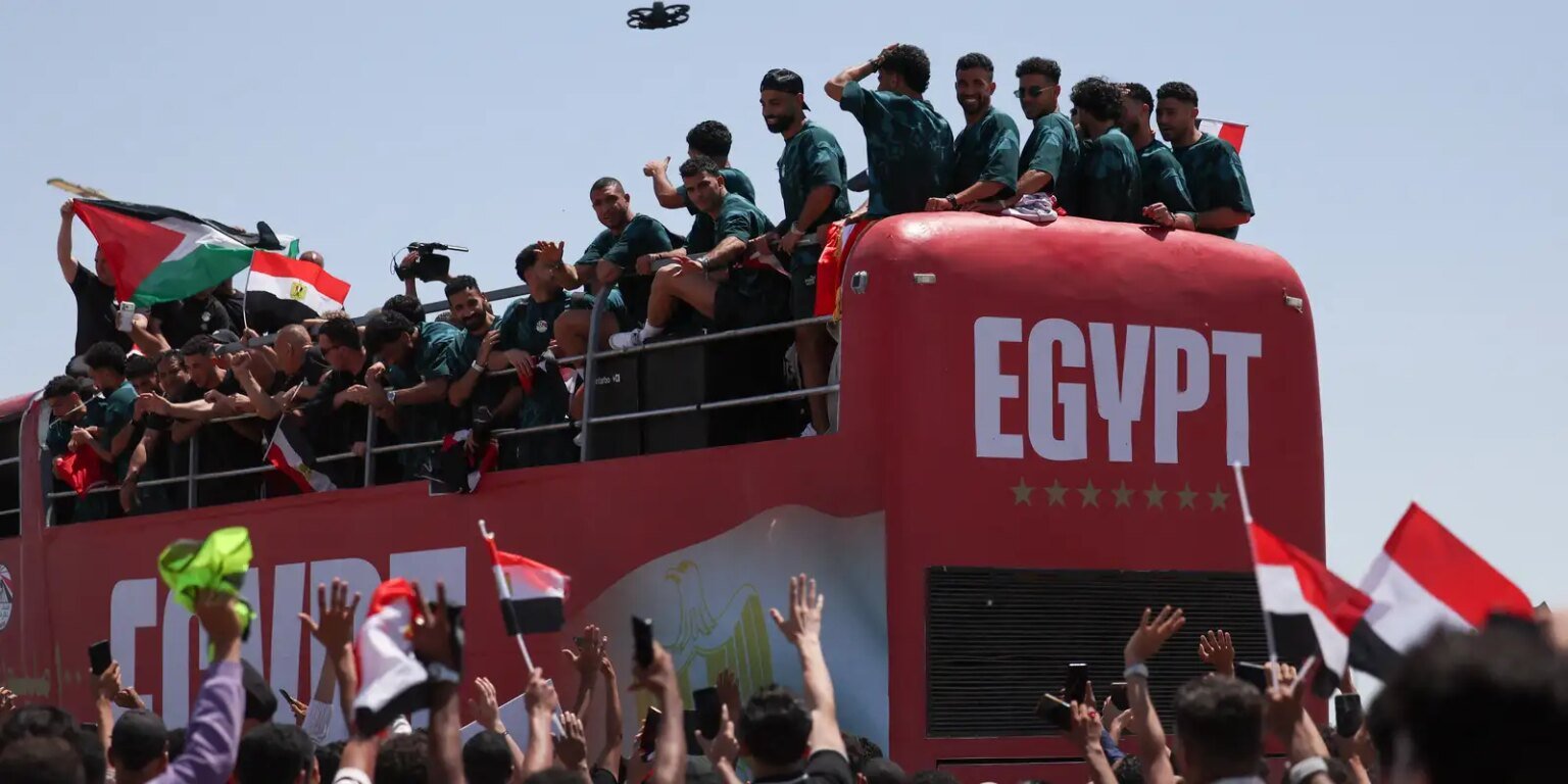 Jogadores do Egito são recebidos como heróis após atuação na Copa selecao egito chegada ao pais copa 2026