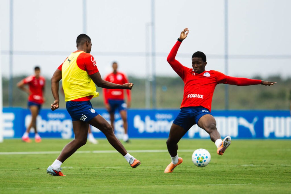 Ceni comanda trabalho tático e foca nas bolas paradas em treino do Bahia treino do bahia