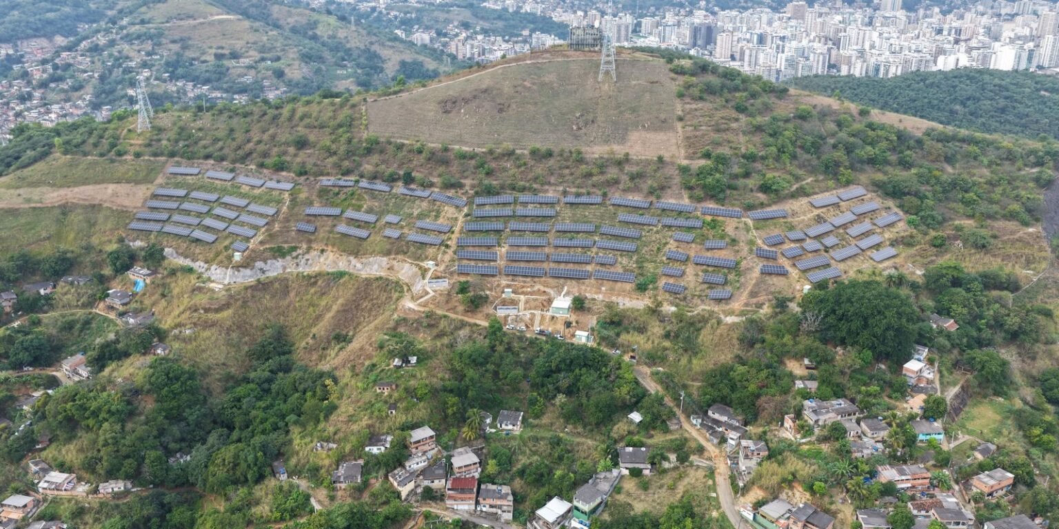 Usina solar em comunidade de Niterói gera energia para 19 creches usina solar no morro do boa vista em niteroi rj. credito leonardo simplicio 1