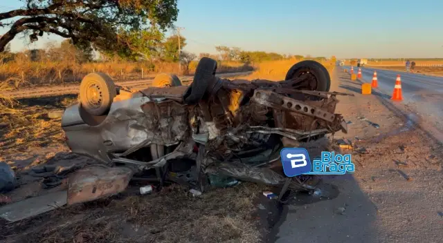 Batida entre carro e carreta deixa seis feridos, incluindo duas crianças, na BR-242 WhatsApp Image 2026 08 15 at 09.19.22
