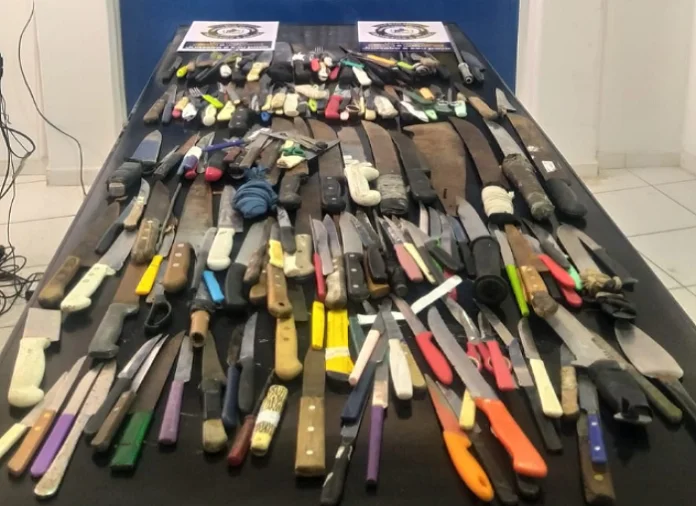 Juazeiro: mais de 240 armas brancas são retiradas das ruas em 7 meses facas 696x506 1