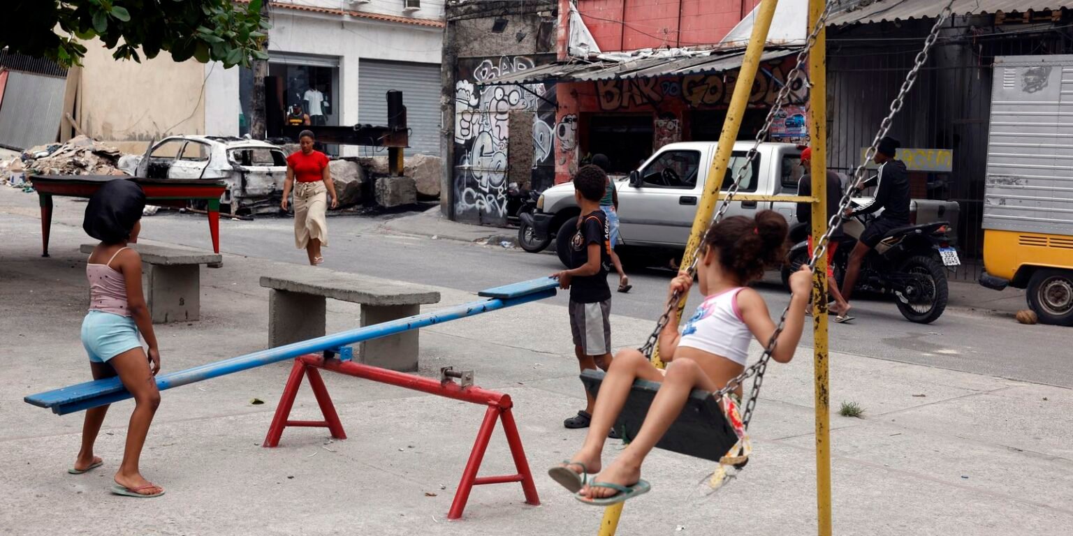 Governo do Rio cria órgãos que vão coordenar reocupação de territórios rbr0571
