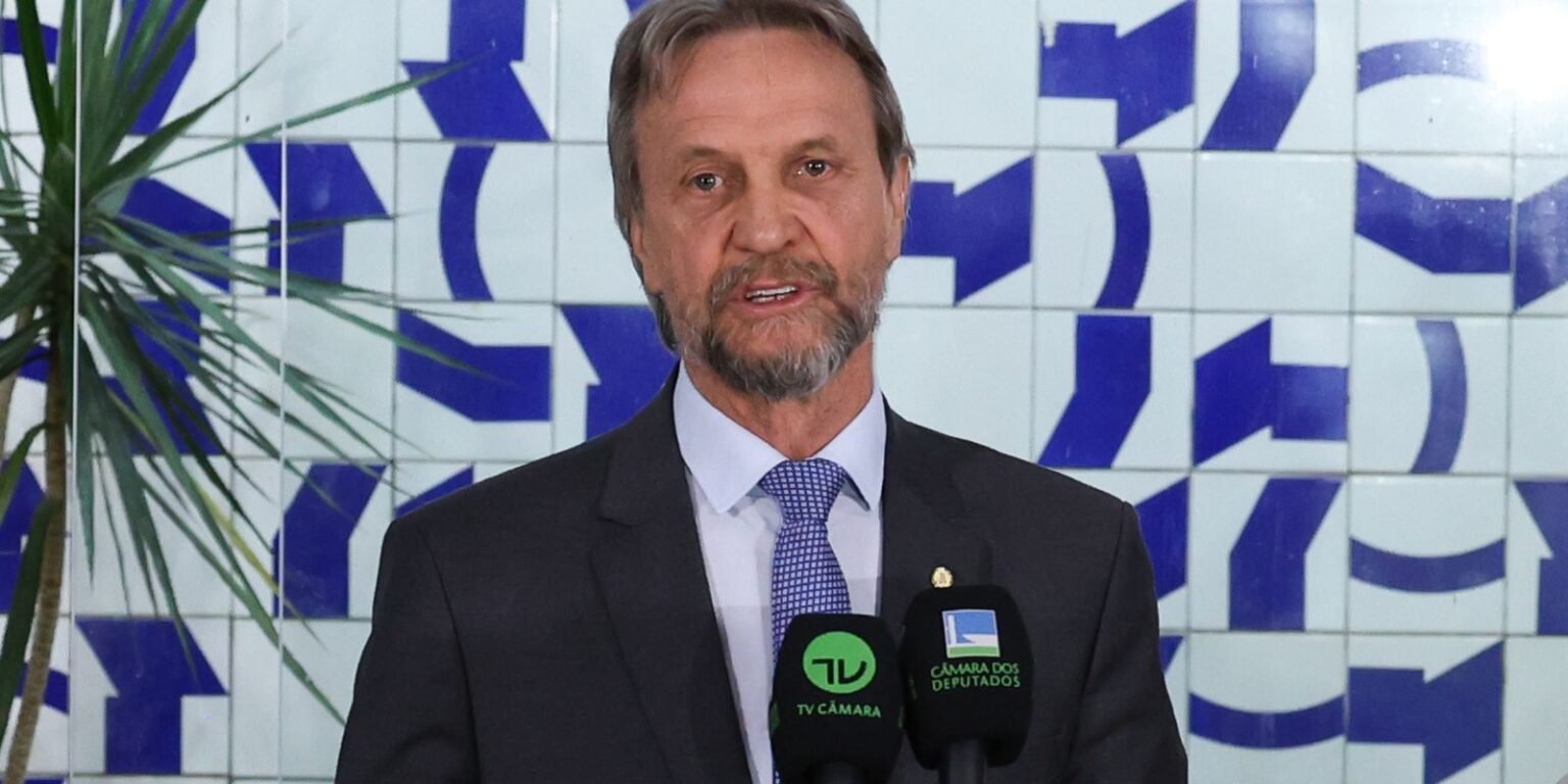 Líder do PT passa mal e Câmara suspende votações sem titulo 3 0