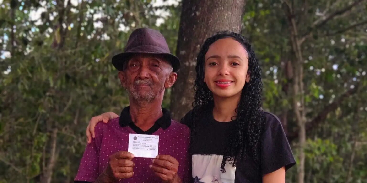Jovens eleitores quilombolas defendem voto em defesa de ideais thauany e o avo vao votar no dia 4