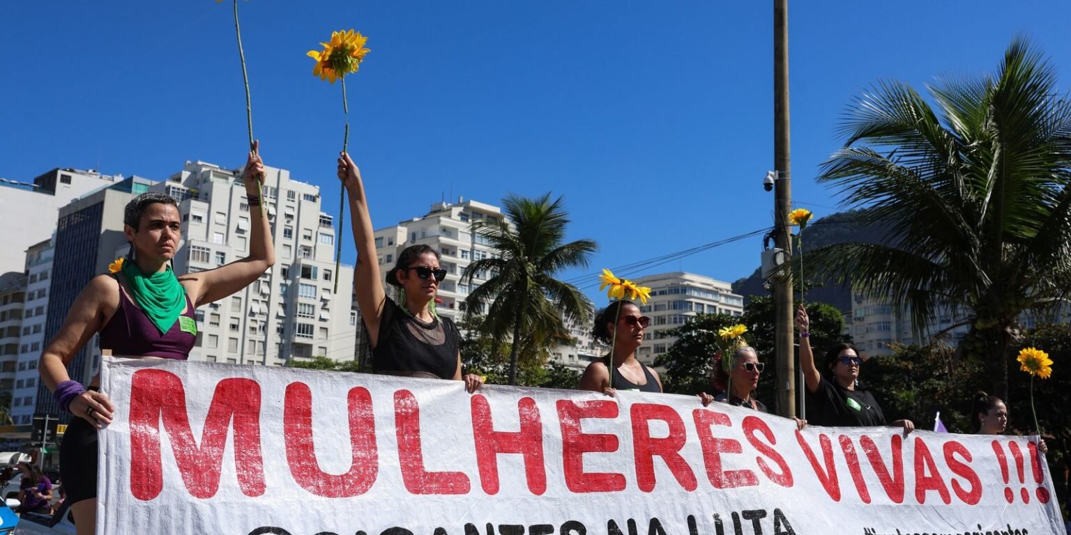 Mulheres vão às ruas pela votação do PL da Misoginia toms3521