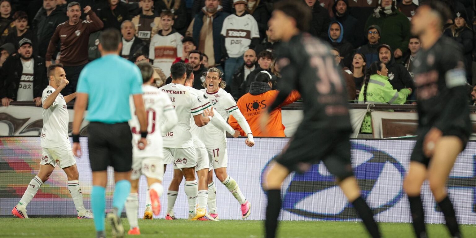 Fluminense leva susto, mas é 1º classificado à semi da Libertadores 55530930351 4981b3819f k