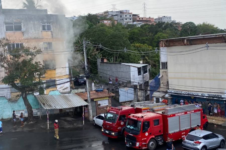 Incêndio assusta moradores de condomínio no Vale dos Lagos, em Salvador (VÍDEO) Capa Se Ligue Bahia 900x600 2026 09 18T081716.432