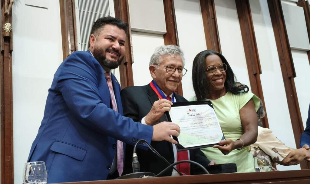 Luiz Caetano recebe Comenda 2 de Julho em cerimônia na Assembleia Legistativa da Bahia LUIZ CAETANO COMENDA 2 DE JULHO SALVADOR NOTICIA Easy Resize.com