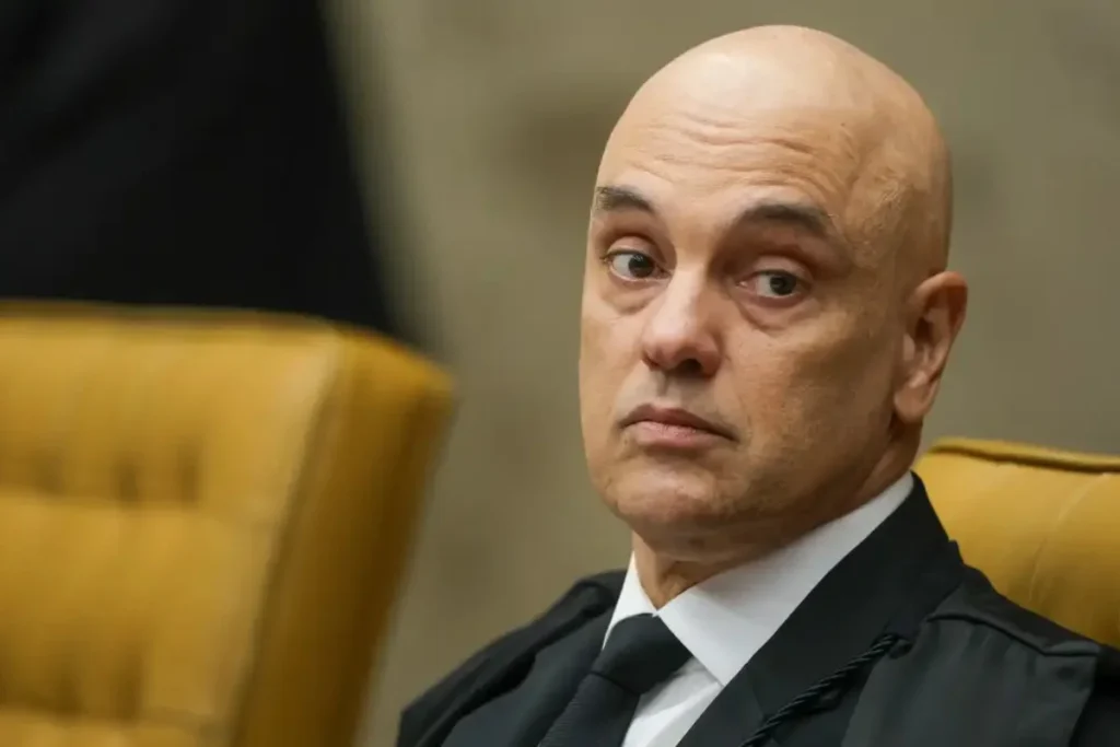 Moraes aumenta restricao para voos de drones na casa de Bolsonaro